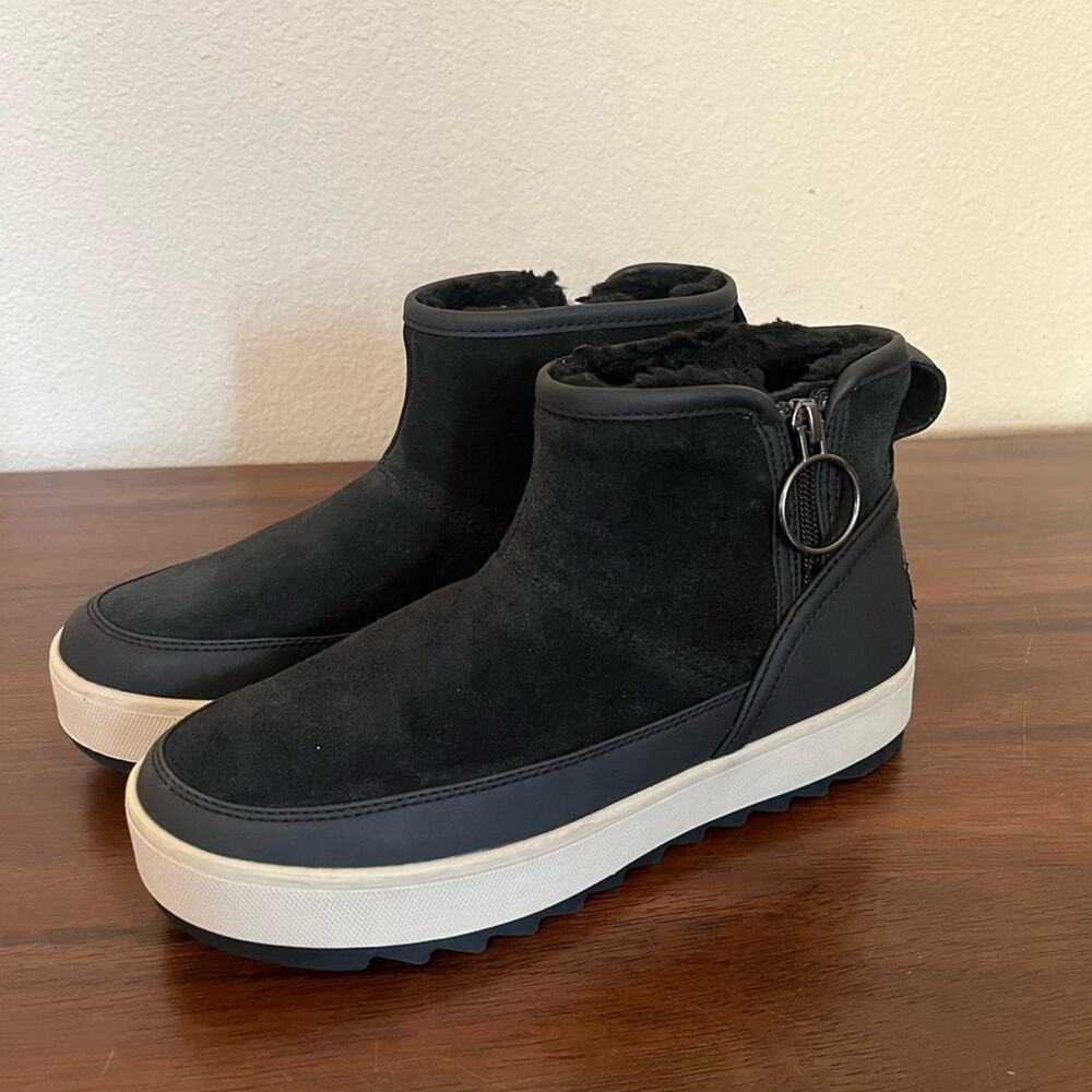 NWT KOOLABURRA BY UGG TYNLEE ZIP. Waterproof Comfy Boots Sz 6